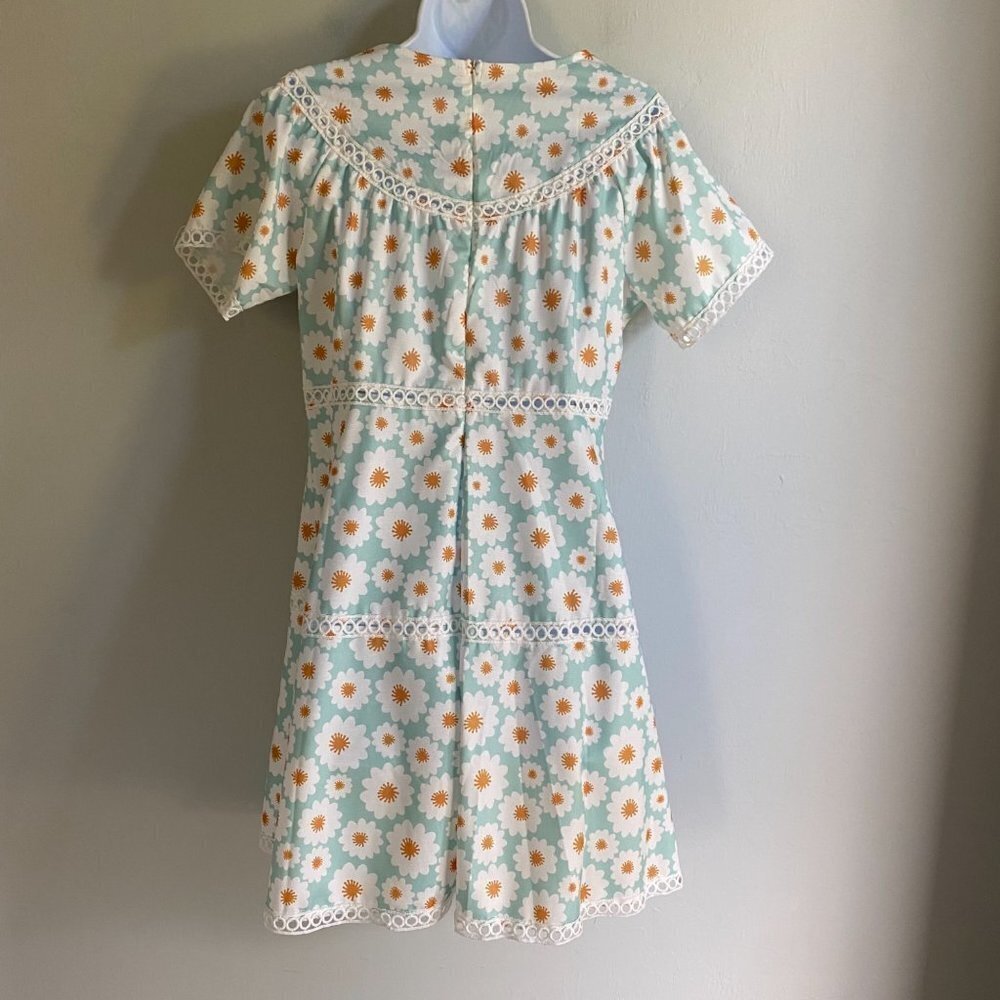 Daisy Floral Print Short Sleeve Lace Detail Dress Medium - Picture 4 of 7